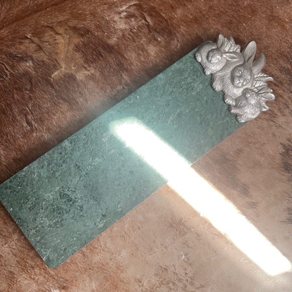 Anthropologie bunny rabbit marble cheese plate art - Picture 3 of 10